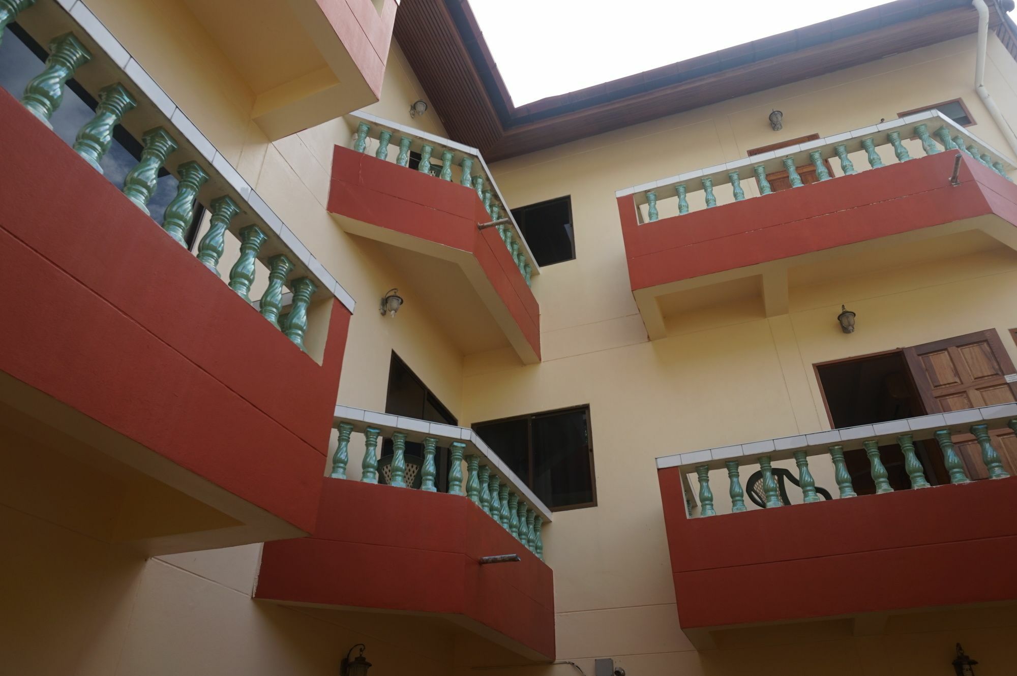 Ban Elephant Blanc Apartment Strand Kata Exterior foto
